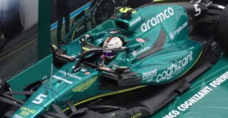 Minichamps 447222205 Aston Martin Aramco Cognizant AMR22 Последняя гонка Гран-при Абу-Даби F1 2022 Себастьян Феттель Заказной 1/43 №5