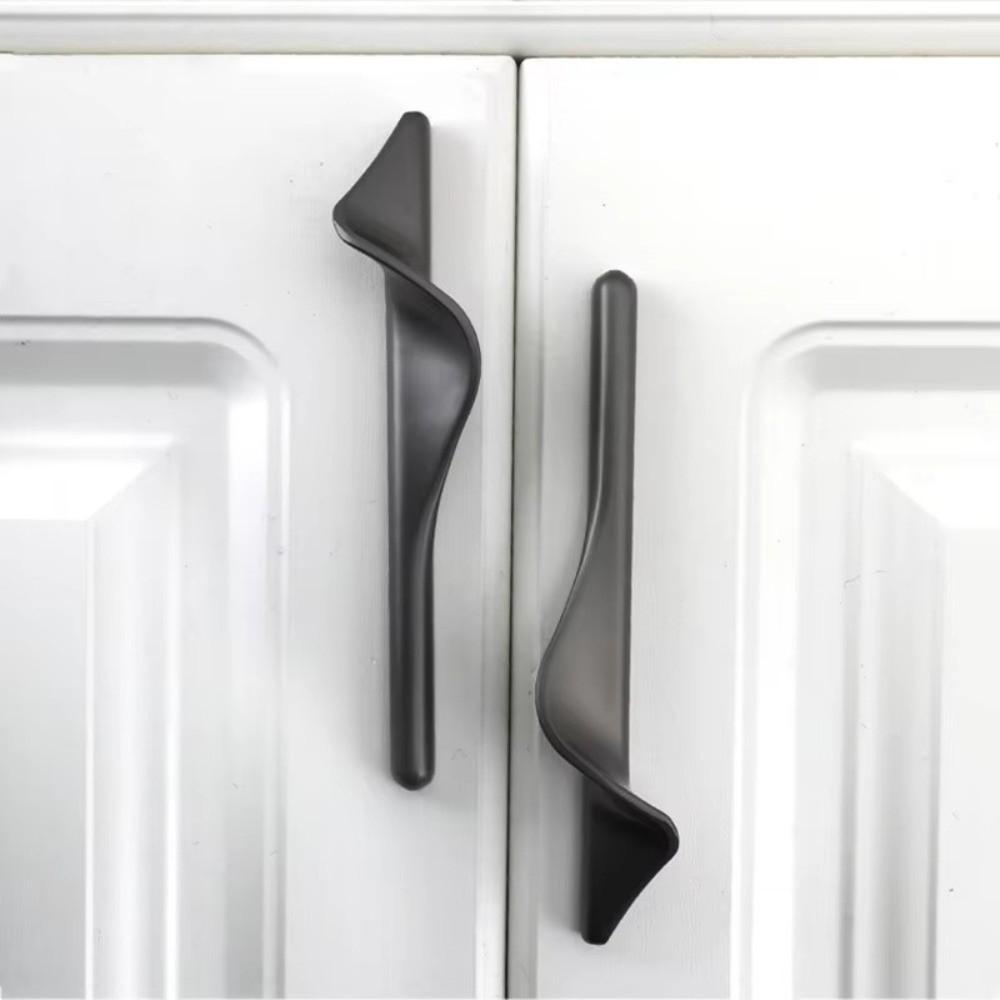 Zinc Alloy Wardrobe Door Handles Light Gold Dresser Drawer Knobs Furniture Handles for Wardrobe