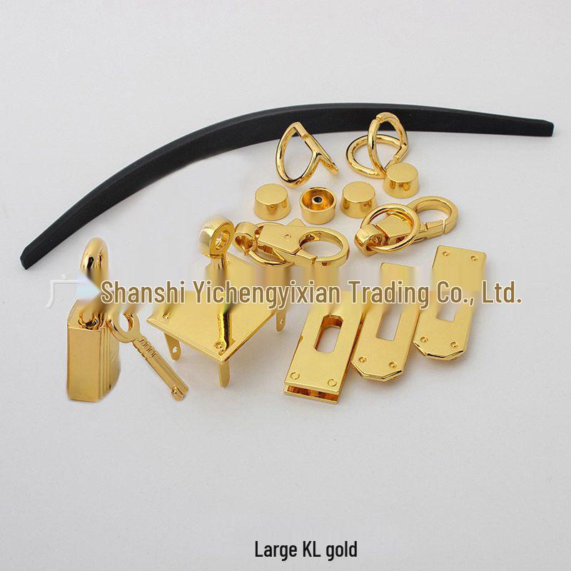 Женский набор больших сумок с фурнитурой Kelly, замком и шипами - Стильные модные аксессуары