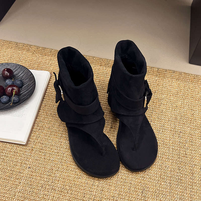 Французские сандалии с перемычкой женские лето 2025 новые на плоской подошве крутые ботинки брюки с рукавами короткие ботинки плоские шлепанцы