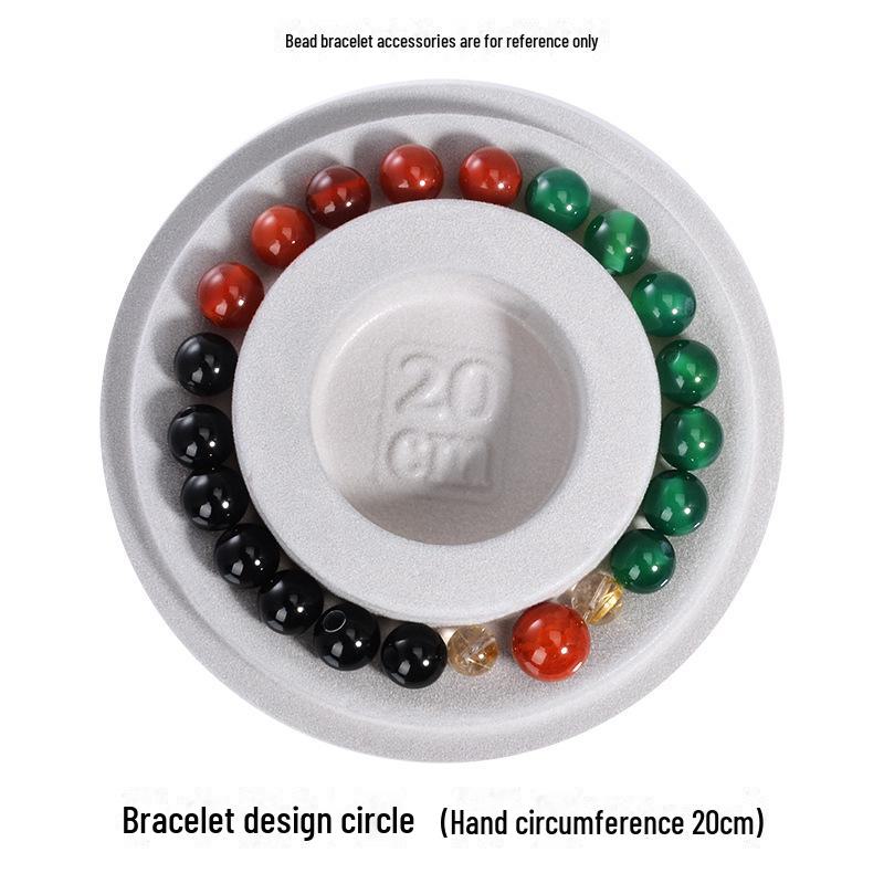 Ассортимент флокированных ювелирных изделий, витрин и дизайнерских лотков для браслетов и ожерелий своими руками