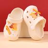 Детские дырчатые туфли мультяшные для девочек летняя носка нескользящие наступающие на говно EVA для мальчиков пляжные крутые шлепанцы на толстой подошве