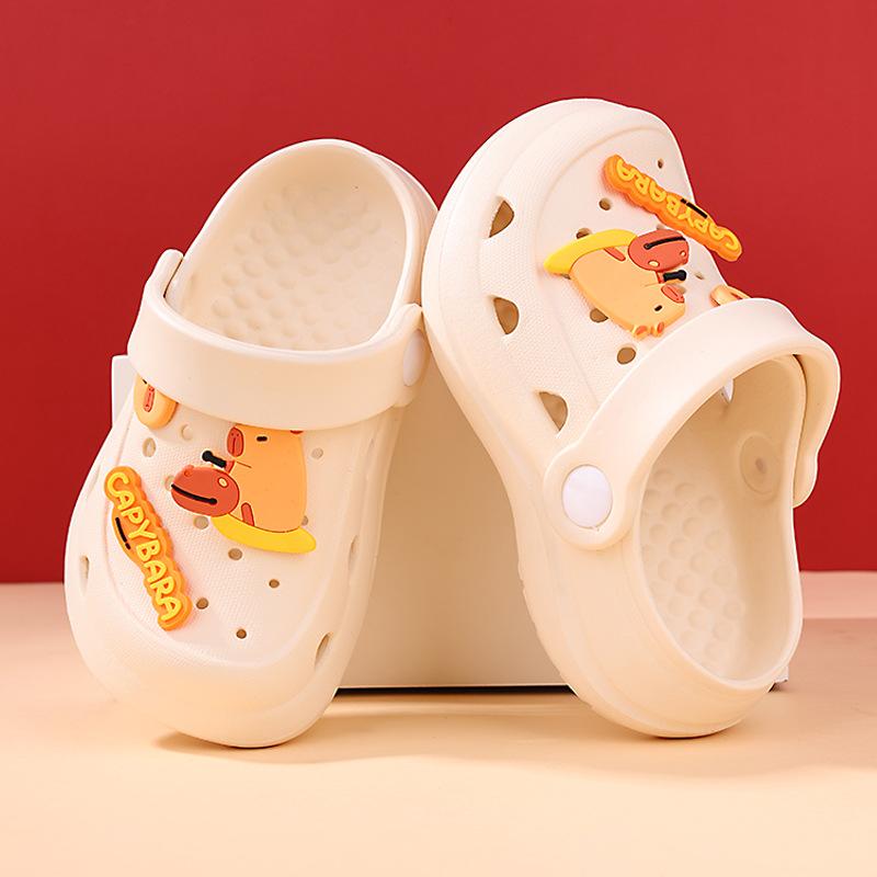 Детские дырчатые туфли мультяшные для девочек летняя носка нескользящие наступающие на говно EVA для мальчиков пляжные крутые шлепанцы на толстой подошве