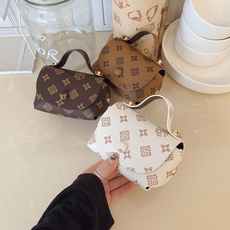 Маленькая наплечная сумка из искусственной кожи для женщин с простым дизайном и карманом для карт для повседневного использования