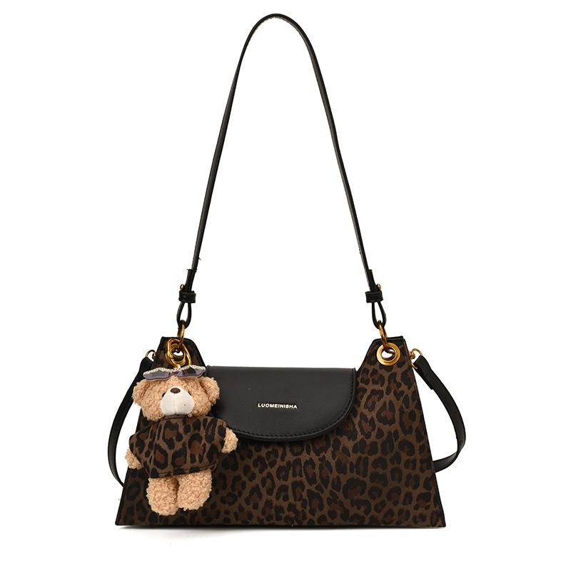 Сумка с леопардовым принтом женская большой вместимости 2025 новая осенне-зимняя универсальная нишевая сумка на плечо/подмышку сумка-багет для通勤/мессенджер