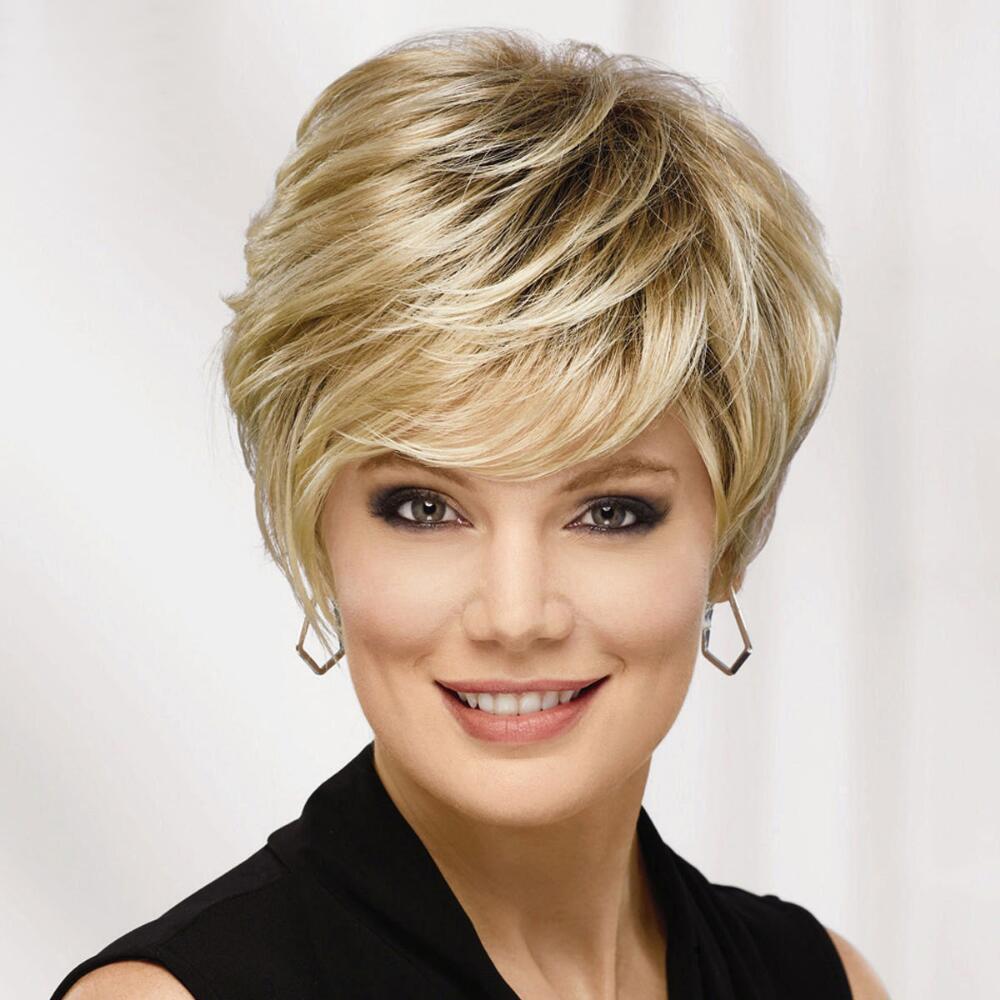European and American Style Women Short Straight Blonde Wig Fashion Daily Use Natural Looking Synthetic Fiber Wig