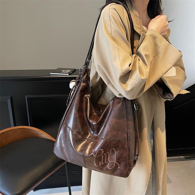 European and American Retro Tote Bag 2025 New Women's Shoulder Messenger Bag Backpack Fashionable and Simple Women's Bag