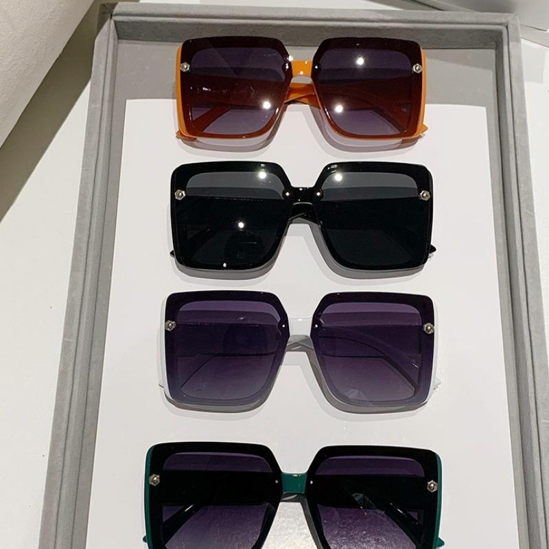 Vintage Women's Sunglasses for Female Retro Square Sunglasses Shades Large Frame Sunglasses