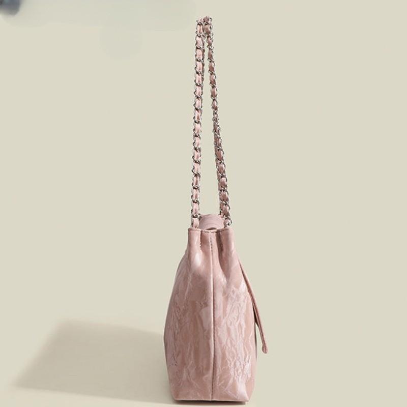 IELGY Niche Commuter Bag, Large-capacity Fashion Chain Tote Bag, Versatile Portable Shoulder Bag.