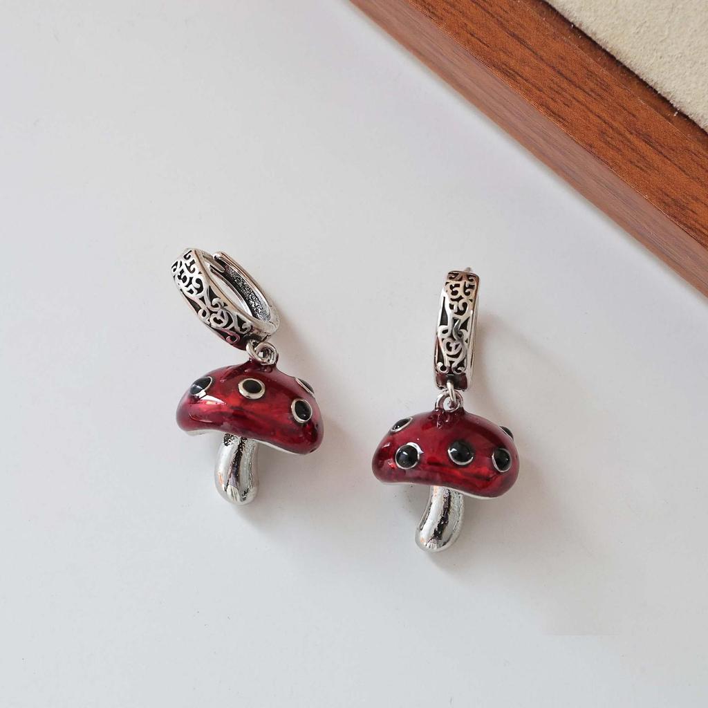 2025 Женские Модные Серьги-пусеты с Клубникой, Вишней и Грибами - Универсальные и Стильные Ювелирные Изделия Высокого Класса