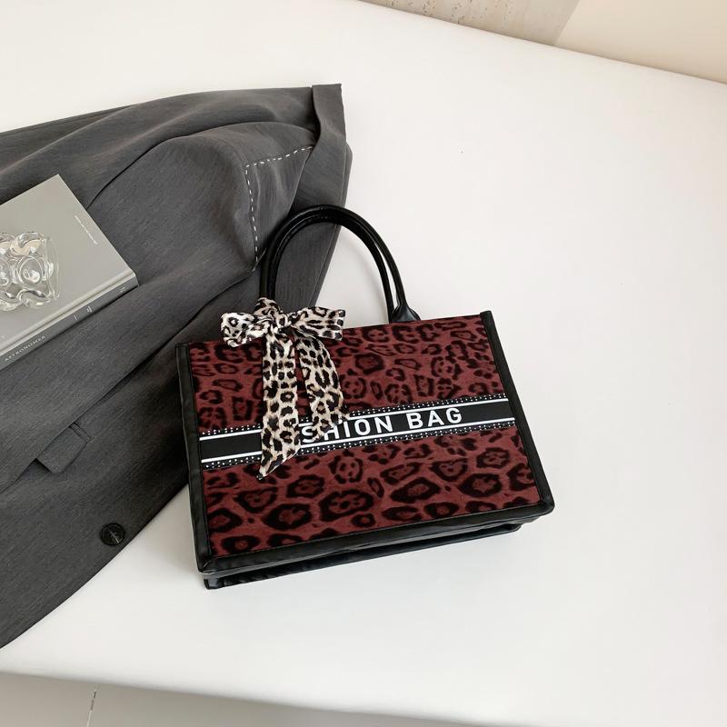 Модная женская сумка 2025 новая популярная портативная сумка-тоут большая сумка большой вместимости сумка для покупок в иностранном стиле женская сумка