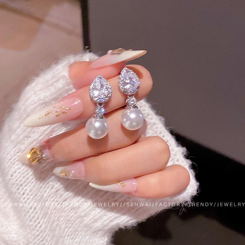 Korean exquisite micro-inlaid zircon pearl stud earrings women's light luxury niche high-end earrings fashion versatile temperament earrings