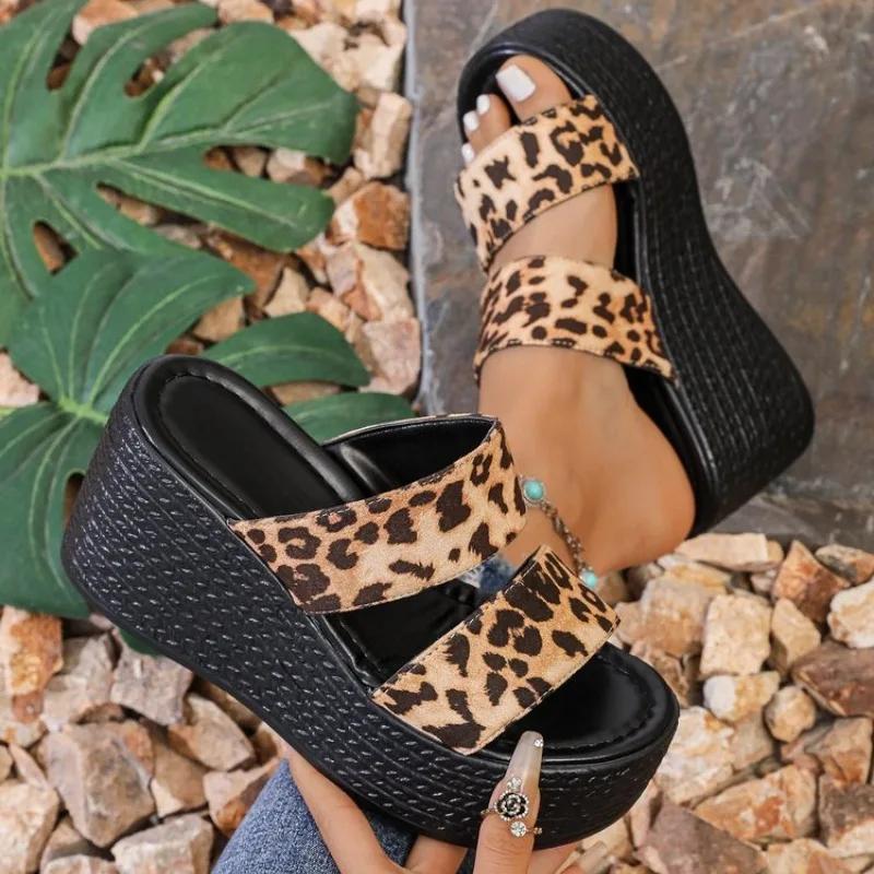 Летние женские сандалии Новые тапочки на танкетке Пляжные сандалии на платформе Женские шлепанцы Трендовая обувь на высоком каблуке для женщин