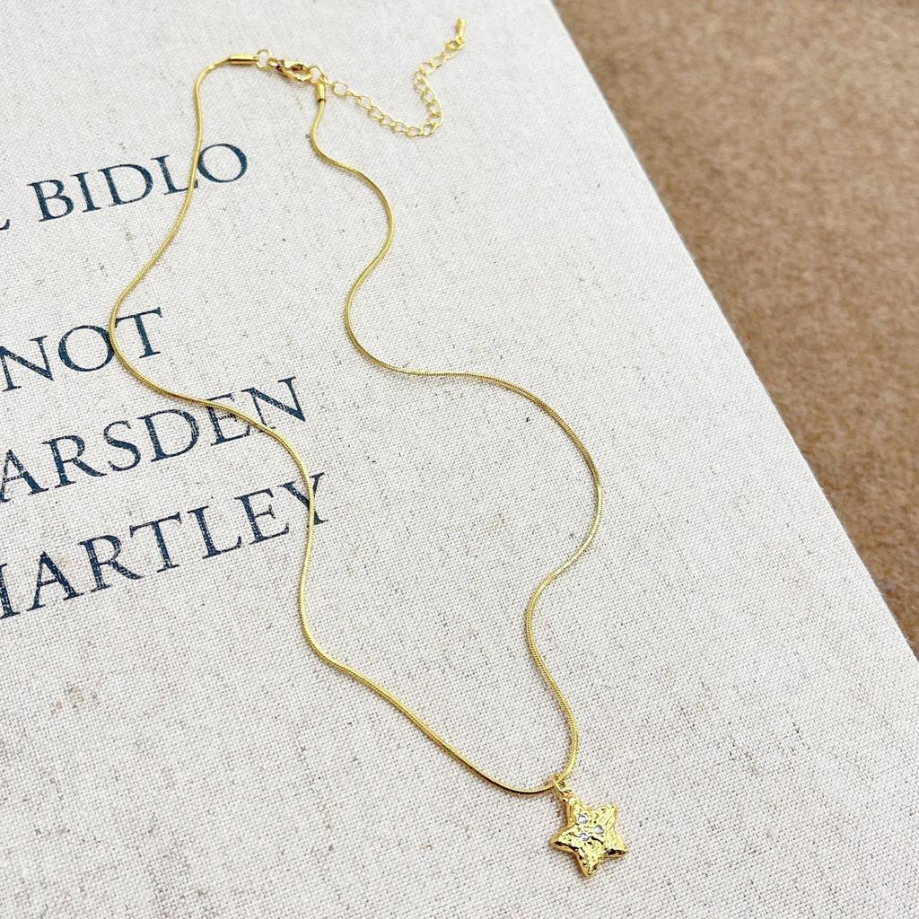 Золотое ожерелье: Элегантная цепочка на ключицу 2024 - новый стильный женский аксессуар