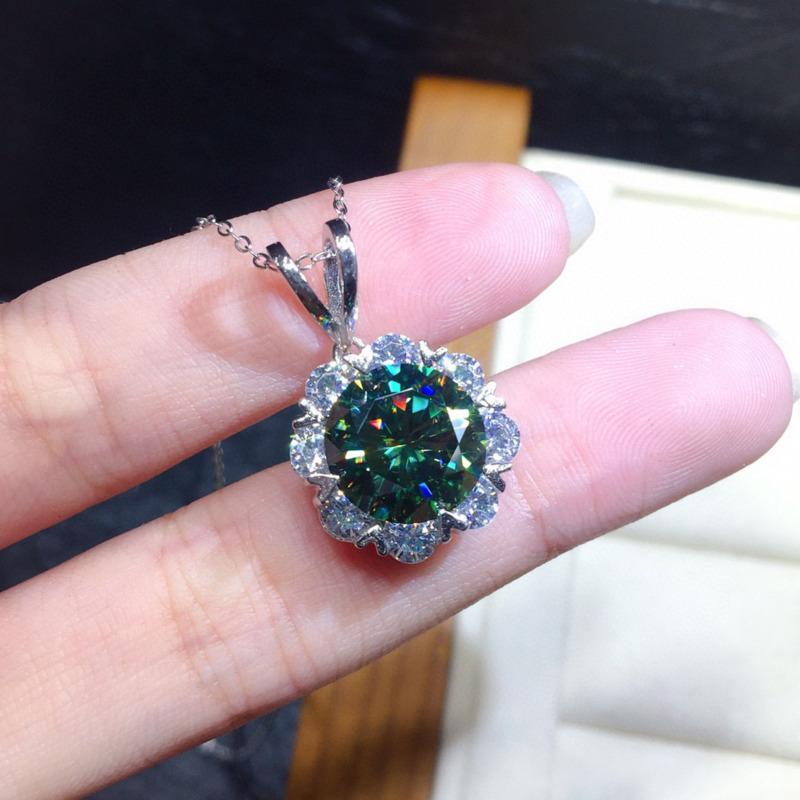 BELLA BOX 2 Carat 8-heart 8-arrow Blue-green Pendant Feminine Temperament Delicate Necklace Clavicle Chain For Women Wedding Engagement