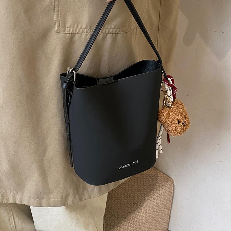 Популярная сумка-ведро для женщин Осень и Зима Новая модная сумка через плечо для женщин Высококлассная нишевая сумка на плечо для женщин
