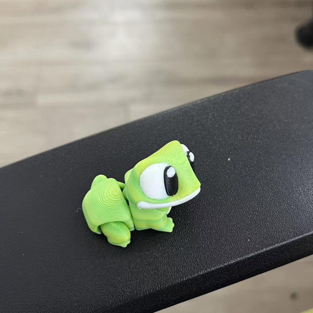 Poseable Big-Eyed Frog 3D Printed Model with Big Cute Eyes Head Turns & Tilts Decoration Toys