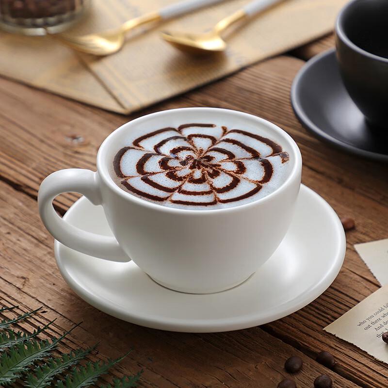 Набор из матовой керамической чашки для эспрессо и блюдца