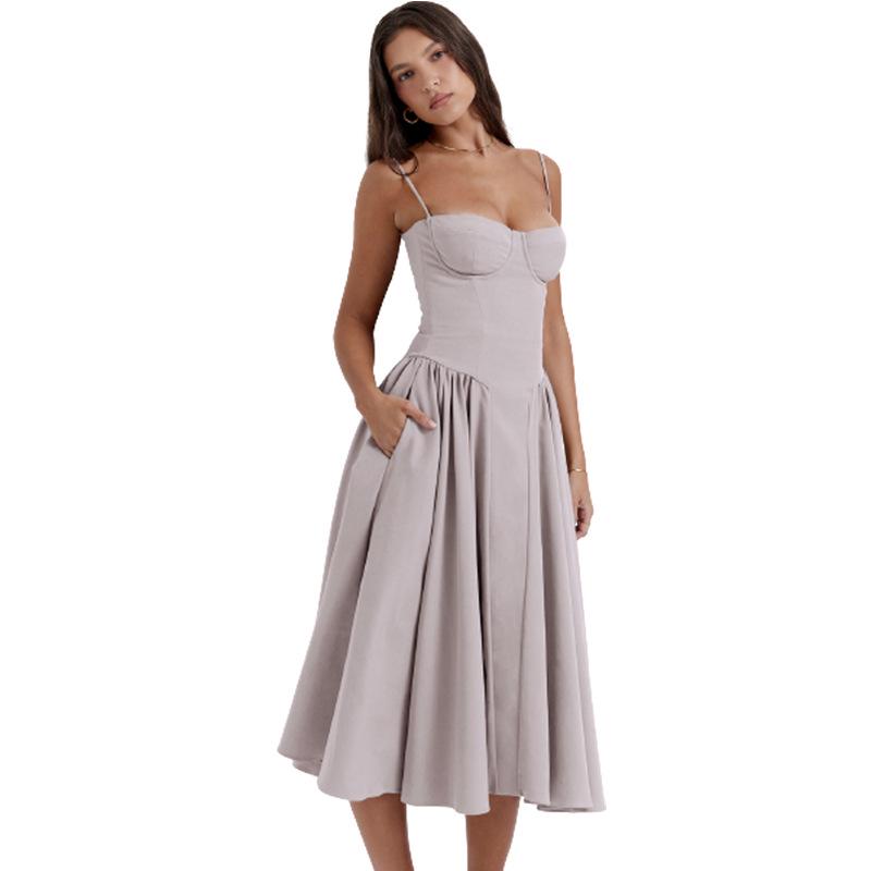 Летнее платье в ретро-королевском стиле на тонких бретельках
