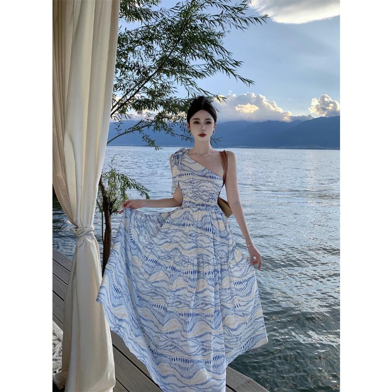 Летние женские длинные платья без рукавов с висячим вырезом и без бретелек на берегу моря