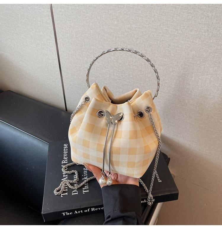 Клетчатая сумка женская летняя новая модная нишевая сумка-мессенджер на цепочке, сумка-ведро со сборками на кулиске