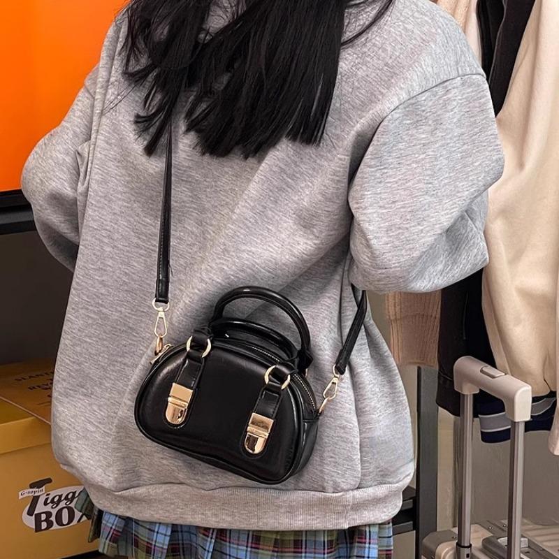 Модная серебряная женская сумка в корейском стиле, новинка 2024 года, модная маленькая кожаная сумка на плечо, повседневная роскошная женская сумка для боулинга