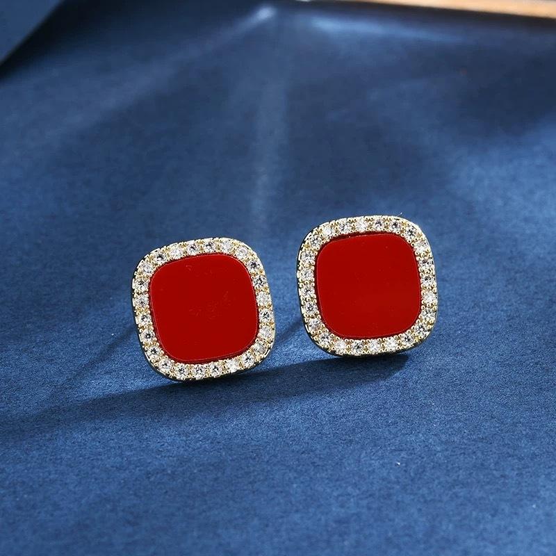 Серьги из серебра S925 Модные простые геометрические серьги Женские персонализированные модные черные серьги Нишевый дизайн Серьги с характером