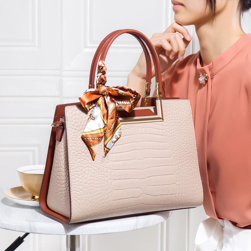 Women's handbags 2023 new model, a gift for mom, elegant and high-end, middle-aged handbag, fashionable shoulder and crossbody bag for women