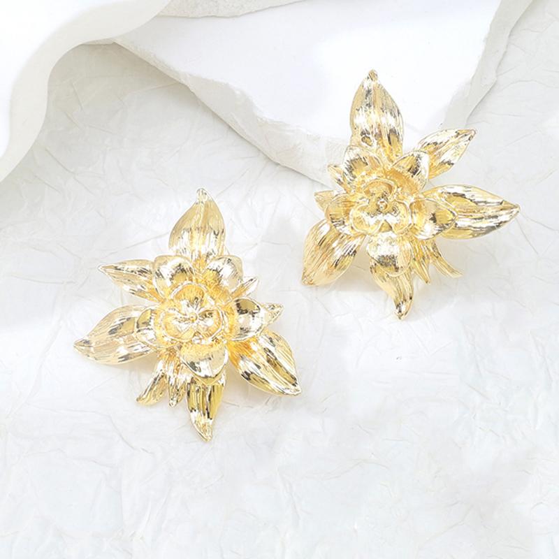 Vintage Metal Flower Stud Earrings for Women Fashion Gold Silver Color Big Floral Earrings Chic Vacation Party Jewelry Gift