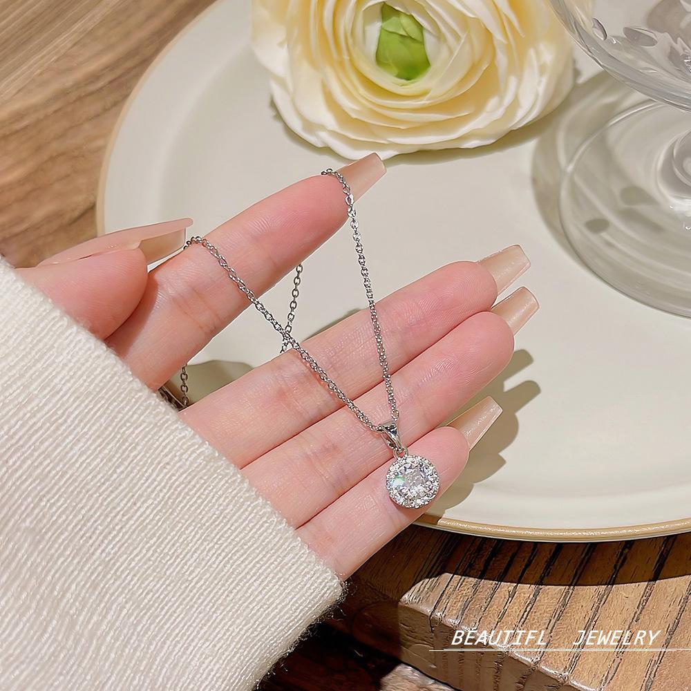 Super Flash Full Diamond Necklace Does Not Fade Online Celebrity Joker Design Pendant Simple Hot Accessories Clavicle Chain Neck Chain Female.