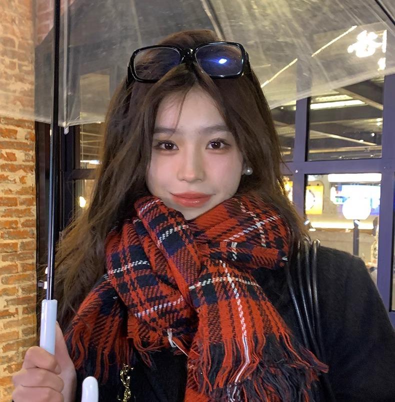 Red plaid Christmas scarf women's winter Korean version of high-end versatile scarf student couple thickened warm shawl