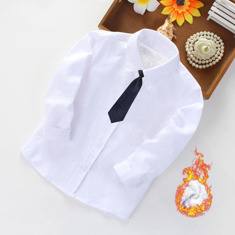 Детские белые рубашки на флисовой подкладке и плотные осенне-зимние наряды