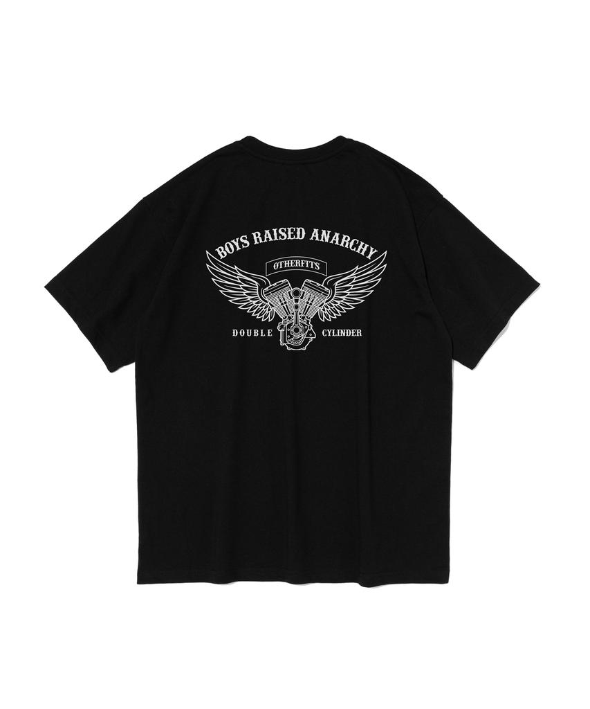 OTHERFITS Графическая футболка с коротким рукавом 'Гаражные Крылья' (черный)