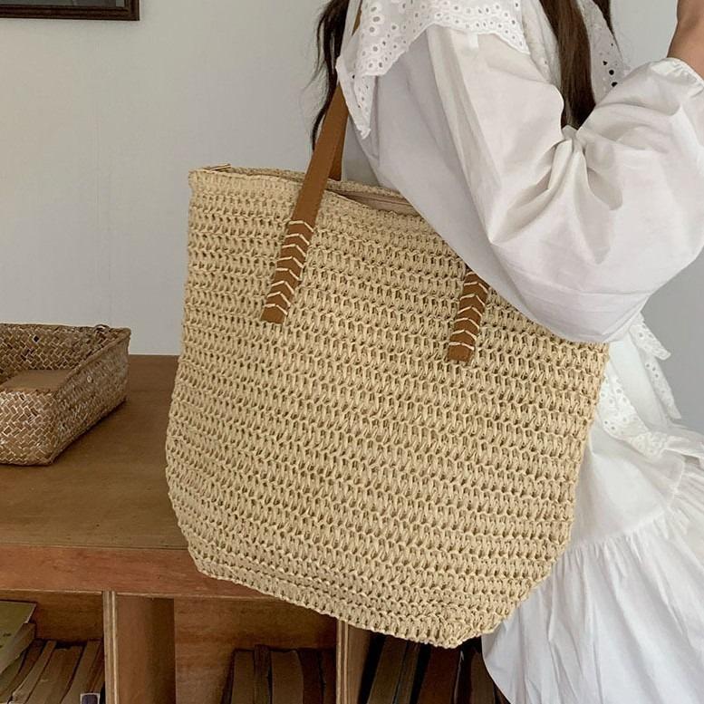 Summer Large Capacity Straw Woven Bag for Women 2025 New Stylish Commuter Shoulder Bag Beach Woven Tote Bag