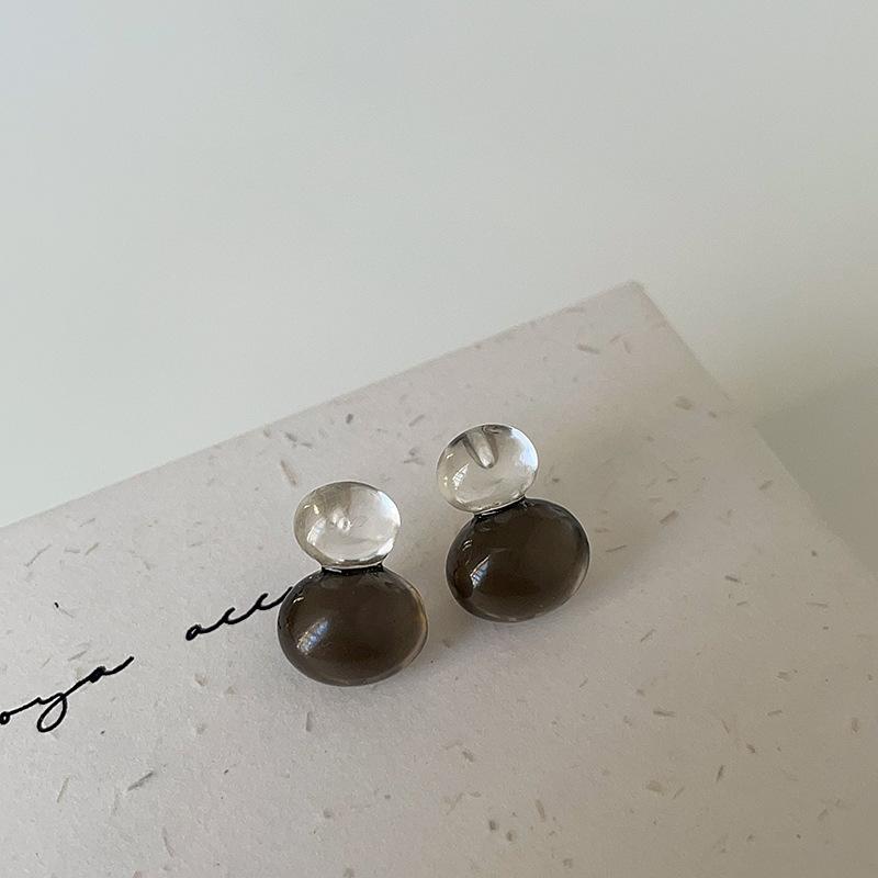 Серьги-гвоздики с шариками из смолы цвета дофамина, контрастные по цвету, женские, нишевые, простые и универсальные, модные серьги