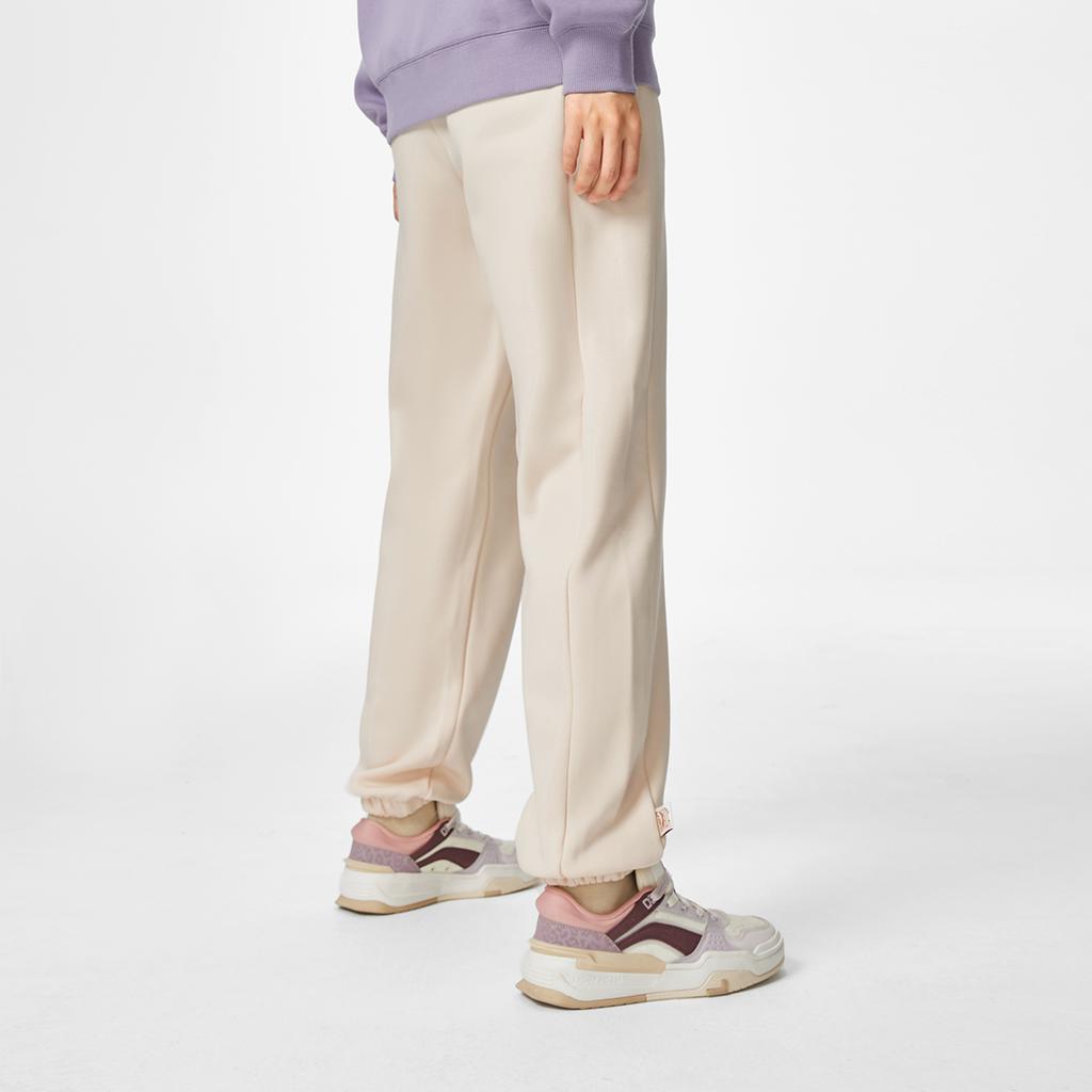 Li Ning Sports Lifestyle Series Простые однотонные повседневные универсальные свободные трикотажные брюки-джоггеры женские низы лебедь-белый AKLU868-4