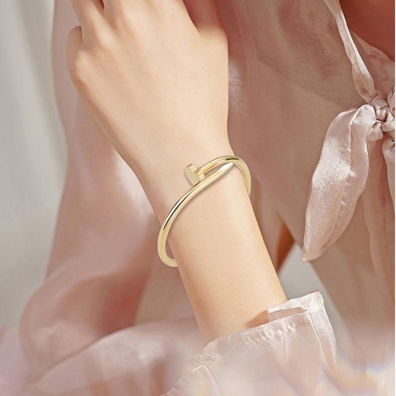 Light Luxury V Titanium Steel High-end Love Women's Trendy Fashion Bracelet