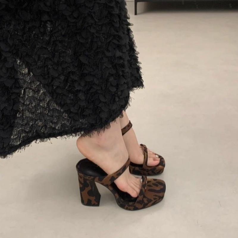Summer Leopard Print Beautiful High Heel Sandals Femininity Word with Thick Heel Outside Wear Waterproof Table Open Toe Cool Slippers