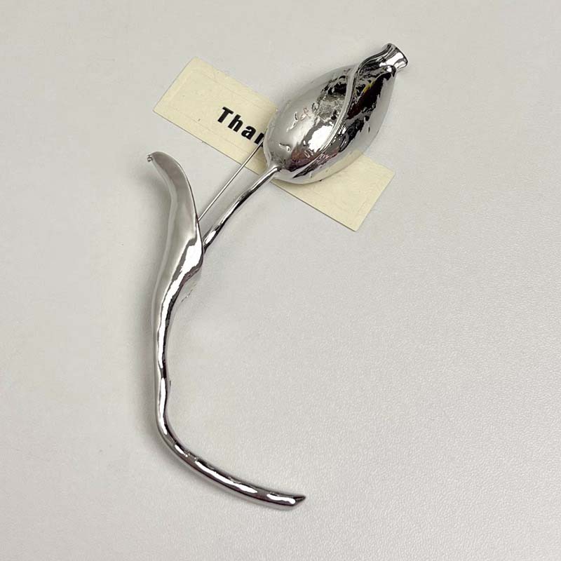Vintage Red Tulip Shaped Flower Bud Broochs for Women Girls Exaggerated Metal Big Petal Brooch Suit Pins Jewelry Gifts