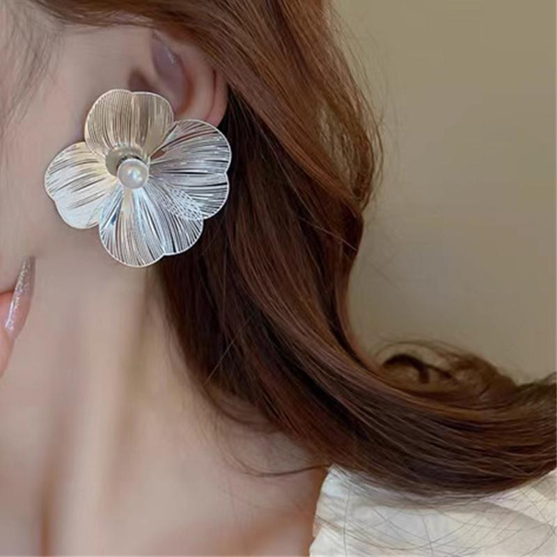 Large Flower Pearl Earrings For Women Luxury Design Stud Earrings For Women Korean Fashion Jewelry Accessories Gift