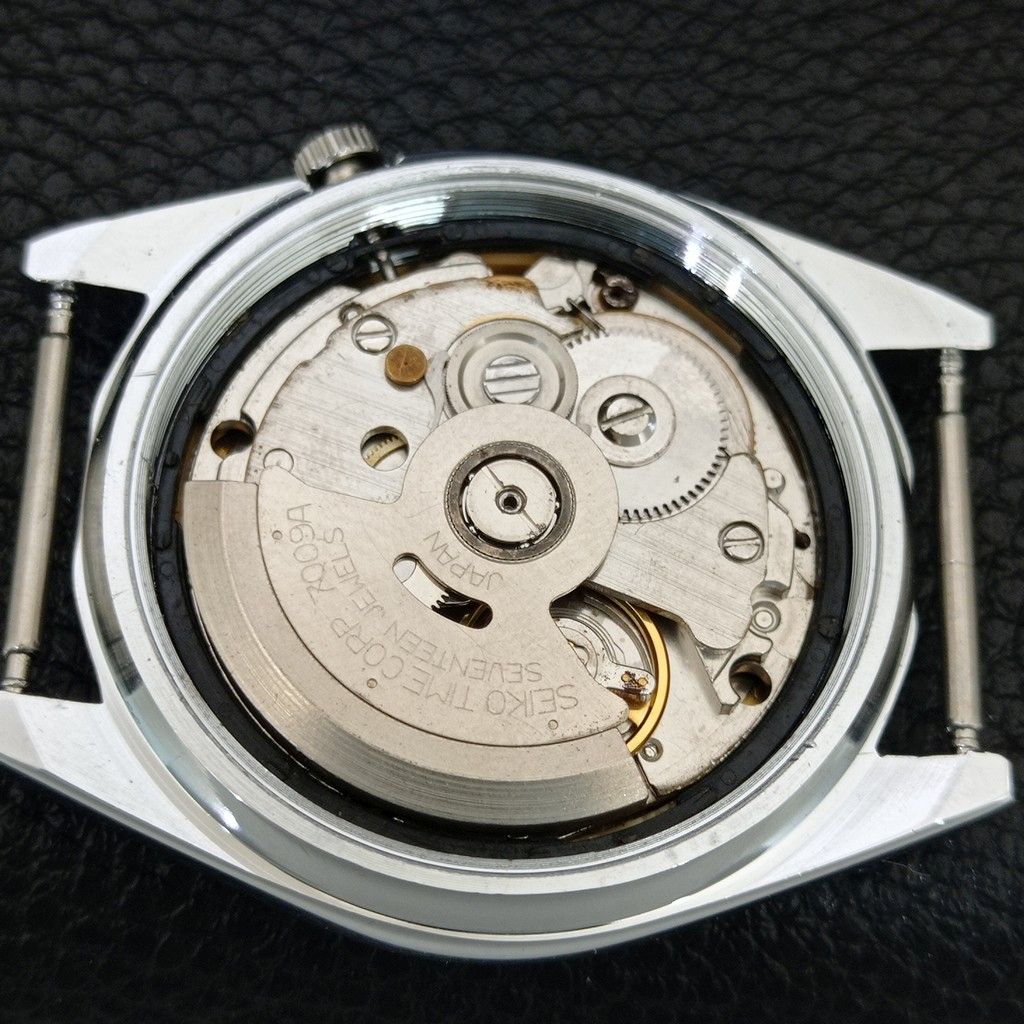 ЯПОНСКИЕ ВИНТАЖНЫЕ ОТРЕМОНТИРОВАННЫЕ АВТОМАТИЧЕСКИЕ МУЖСКИЕ ЧАСЫ SEIKO 5 7009A С СИННИМ ЦИФЕРБЛАТОМ a445827-1