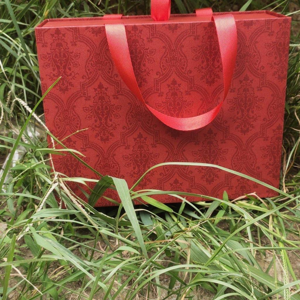 Silk Scarf Gift Box for Elders, Mom, Teachers - Perfect Mid-Autumn Festival Souvenir with Suzhou Touch