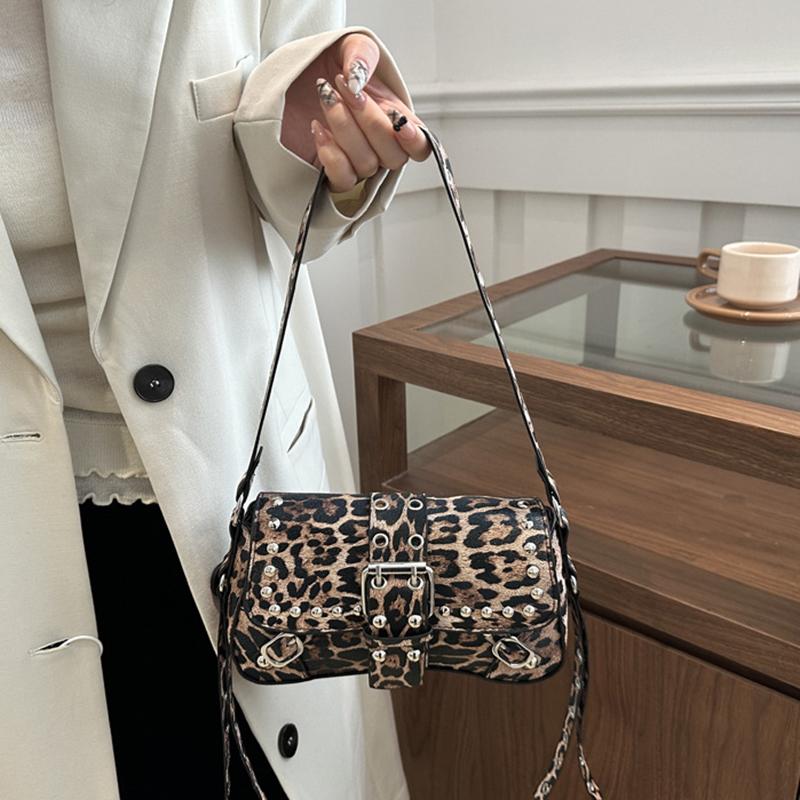 Модная сумка через плечо в стиле панк для мотоциклистов для женщин, однотонная модная сумка с заклепками для поездок на работу, маленькая квадратная сумка через подмышку