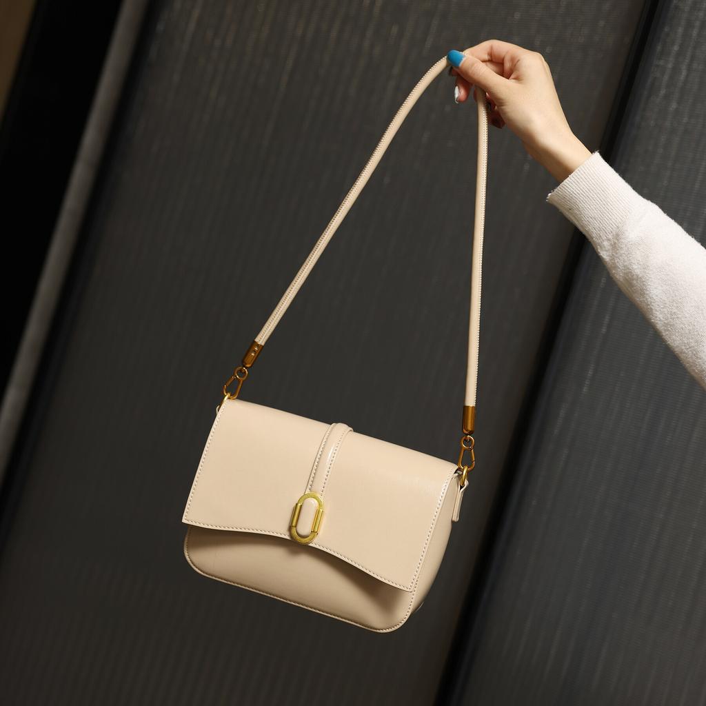 High-quality niche design bag 2025 new women's bag popular versatile crossbody bag single shoulder underarm small square bag