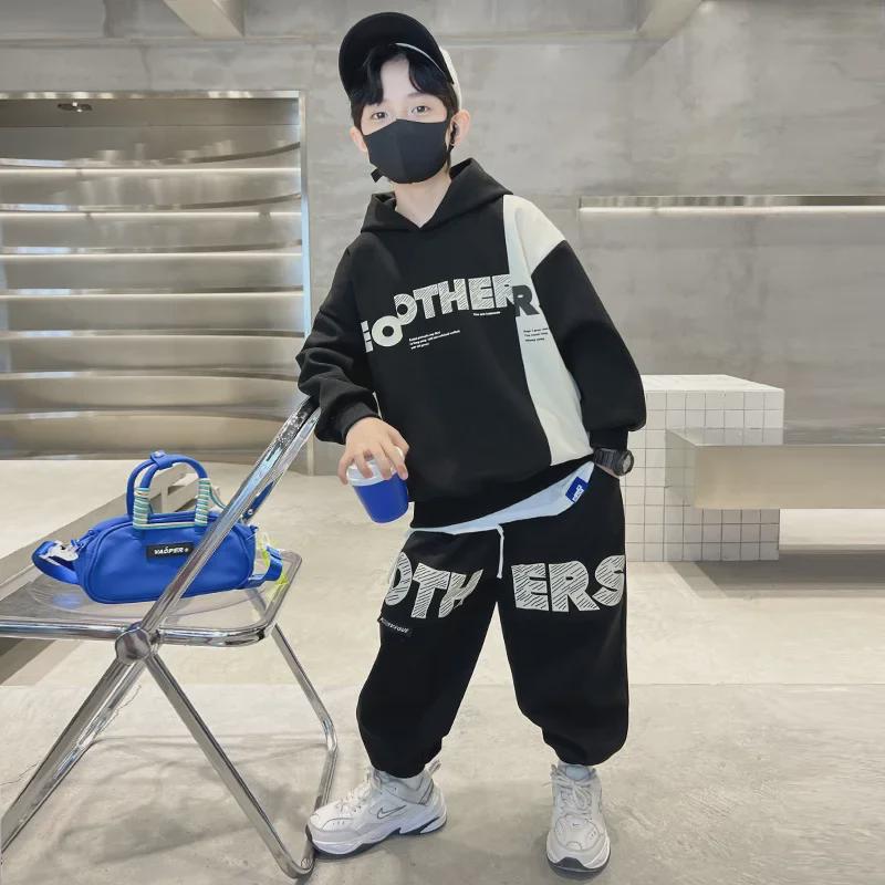 Стильные костюмы для мальчиков весна/осень 2025 года: Красивый комплект из двух предметов свитшотов для детей среднего и старшего возраста.