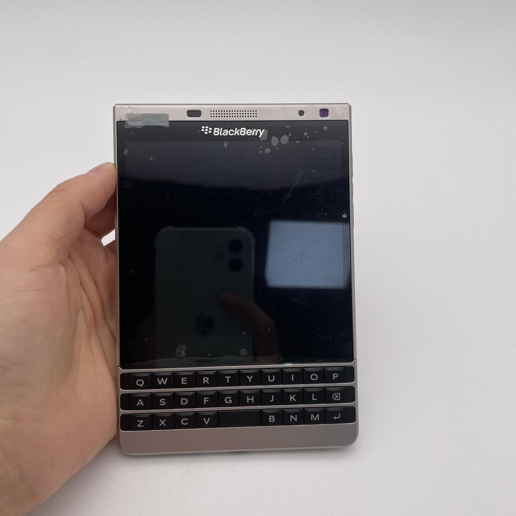 Восстановленный Blackberry Passport (-4) Q30 Passport Серебряная версия 4G СЕТЬ 3 ГБ ОЗУ 32 ГБ ПЗУ 13 МП 4,5" Мобильный телефон Сотовый телефон С 1 SIM