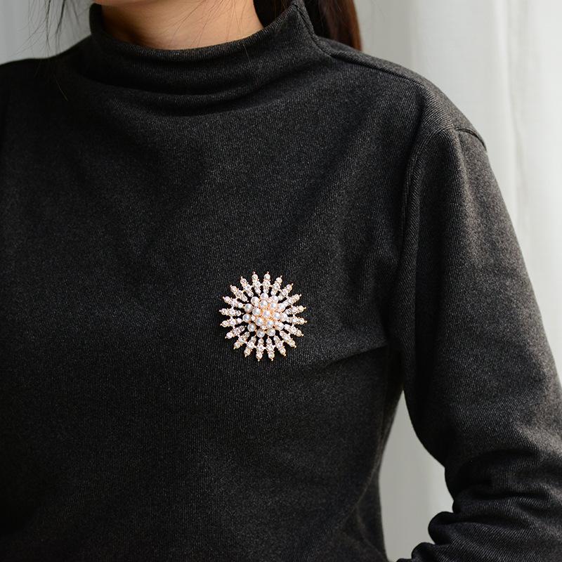 New Shiny Creative Rhinestone Petal Brooches For Women Luxury Designer Brooch Pin Fashion Dress Accessories Jewelry Gifts