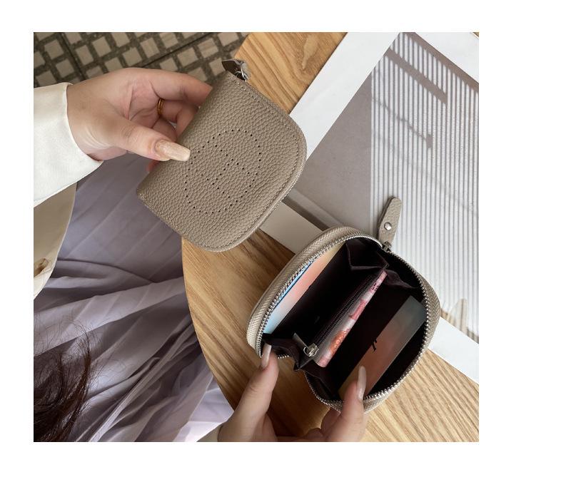 Новый кошелек для монет из натуральной кожи 2025 года: Верхний слой коровьей кожи, ажурный дизайн, многофункциональный держатель для карт и отделение для банковских карт