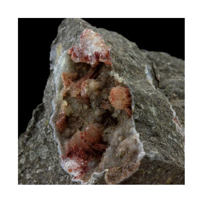 Epistilbite 216.8 carats