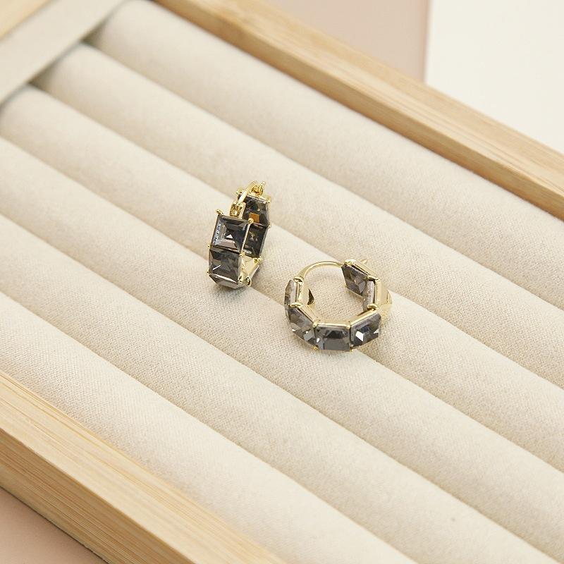 Особый дизайн, высококачественные геометрические серьги C-образной формы. Простые и универсальные зажимы для ушей.